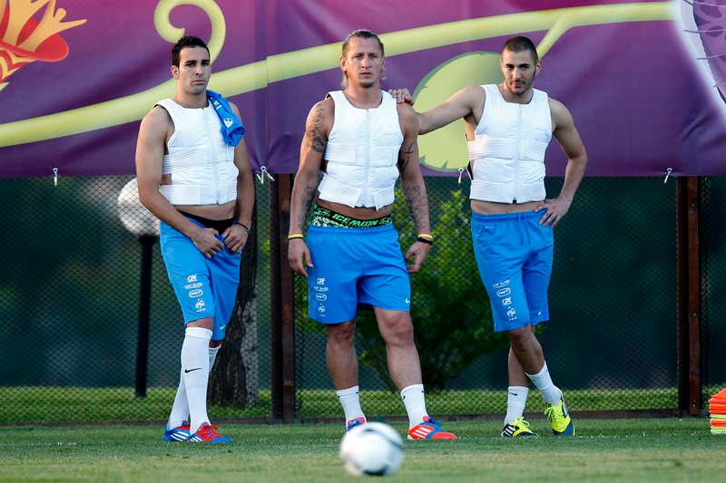Adil Rami, till vänster, tillsammans med landslagskollegorna Philippe Mexes och Karim Benzema.
