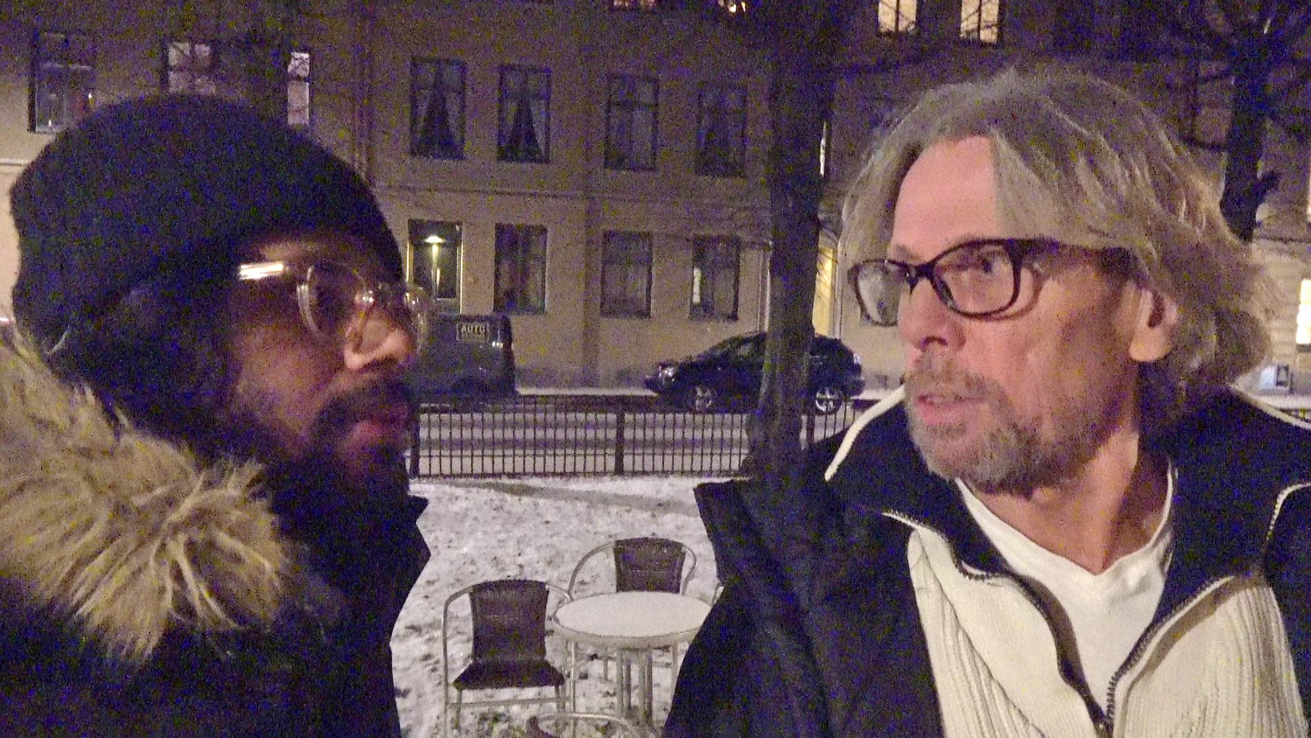 Dokumentärfilmaren Christoffer Hjalmarsson och hemlöse Anders i SVT:s serie ”36 dagar på gatan”.