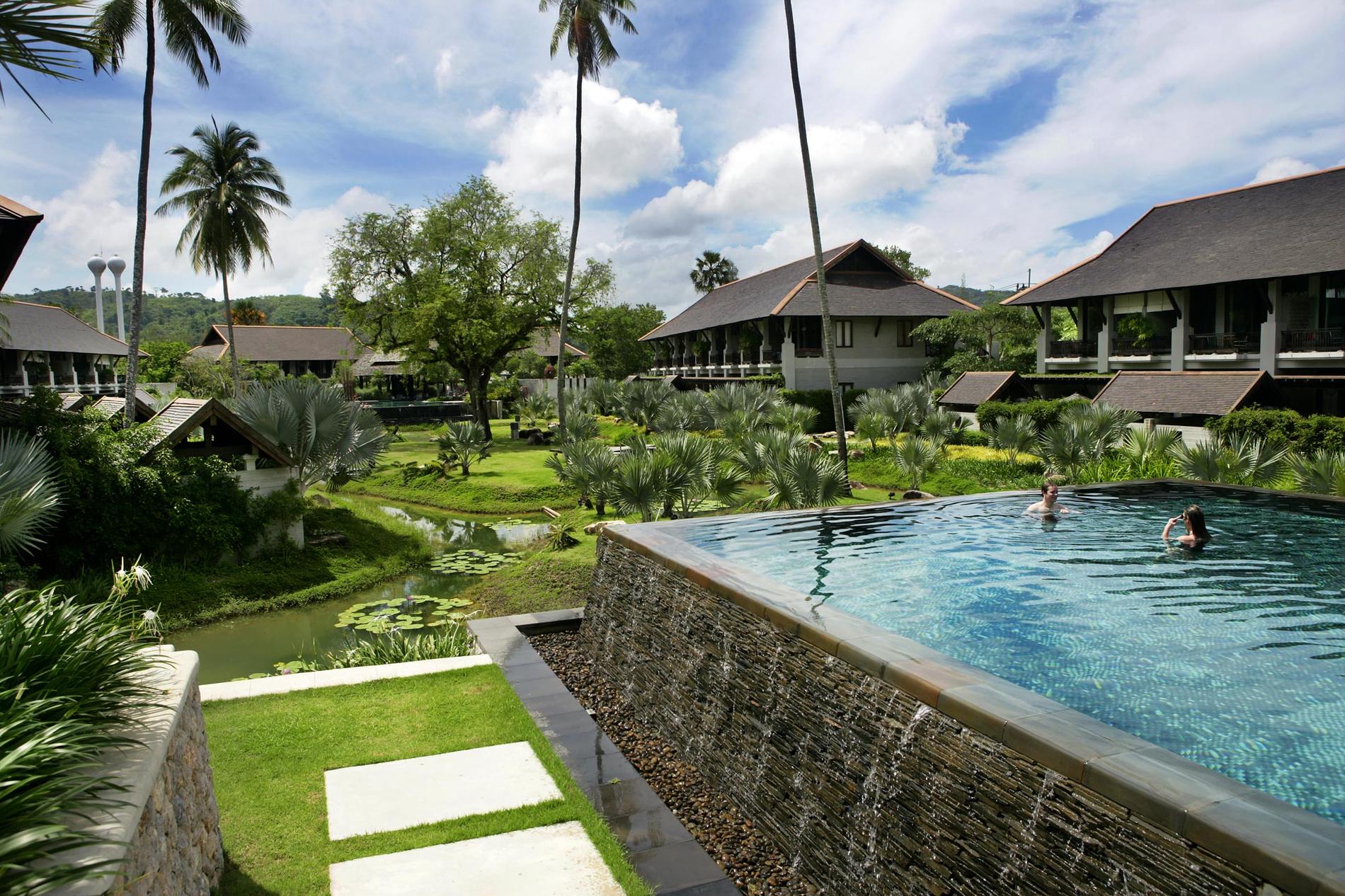 På Phuket har hotellpriserna rasat med 33 procent. På bilden femstjärniga Indigo Pearl.