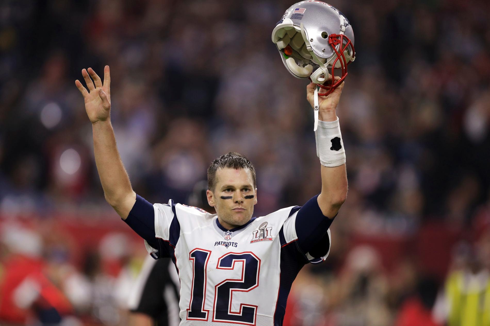 New England Patriots Tom Brady firar en touchdown.