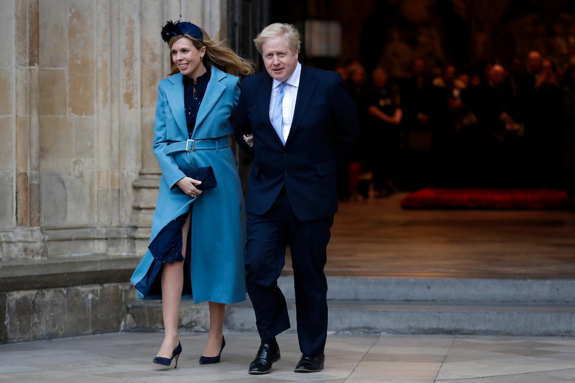 Storbritanniens premiärminister Boris Johnson tillsammans med sin fästmö Carrie Symonds i början av mars.