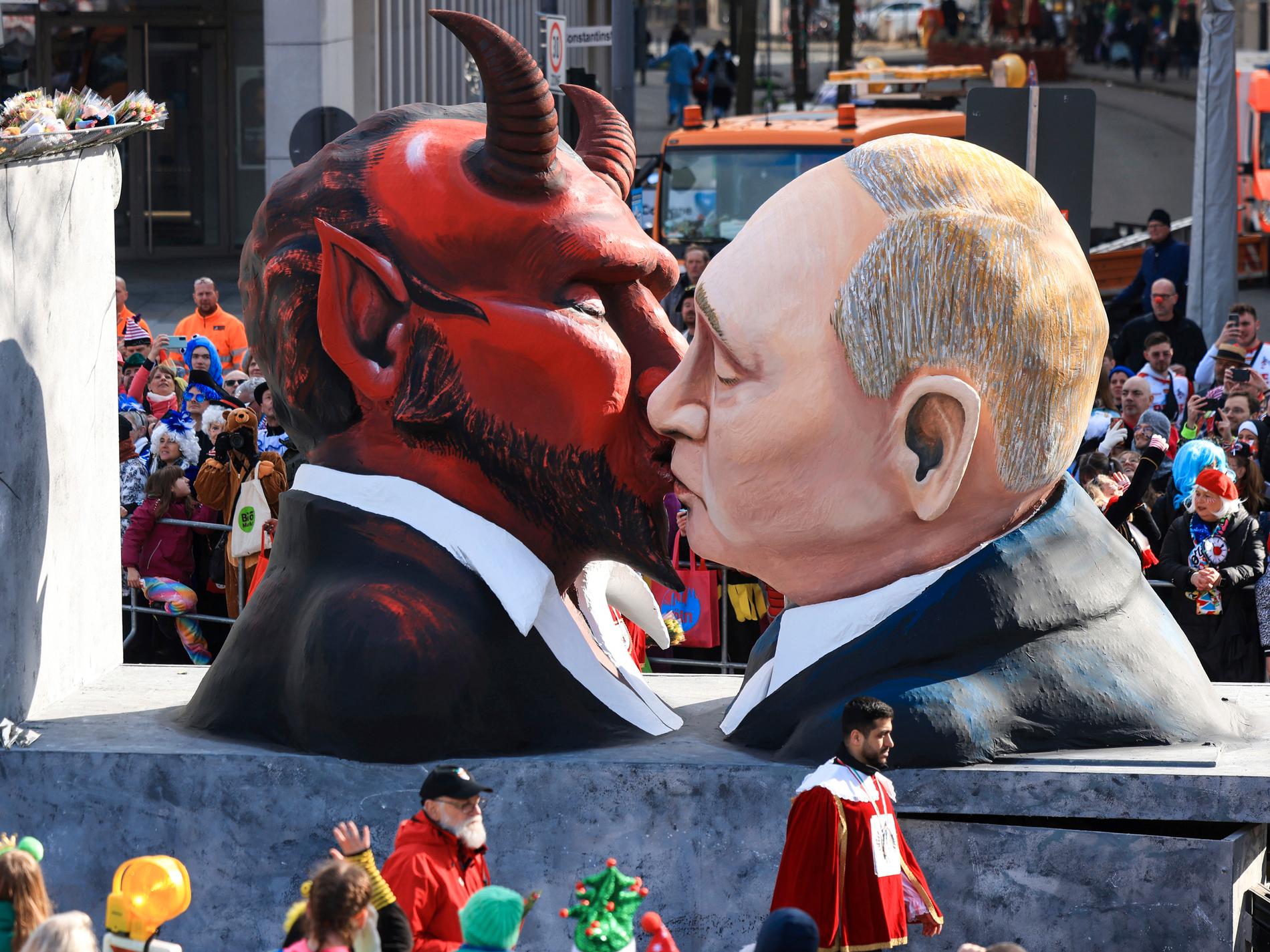 Symbolisk domstol ställer Putin inför rätta
