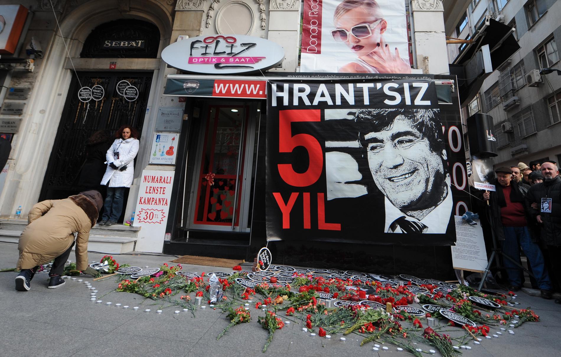 Mordet på journalisten Hrant Dink uppmärksammades vid tidningsredaktionen 2012, fem år efter hans död. Arkivbild.