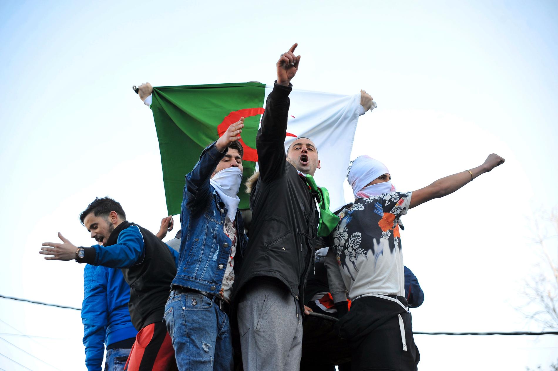 Demonstranter under en marsch i Alger den gångna helgen.