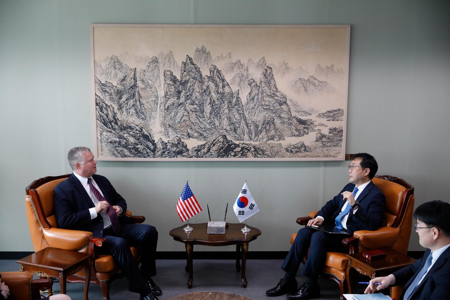 Stephen Biegun, USA:s särskilda sändebud för Nordkorea, under ett möte sin sydkoreanska motsvarighet Lee Do-Hoon i Seoul.