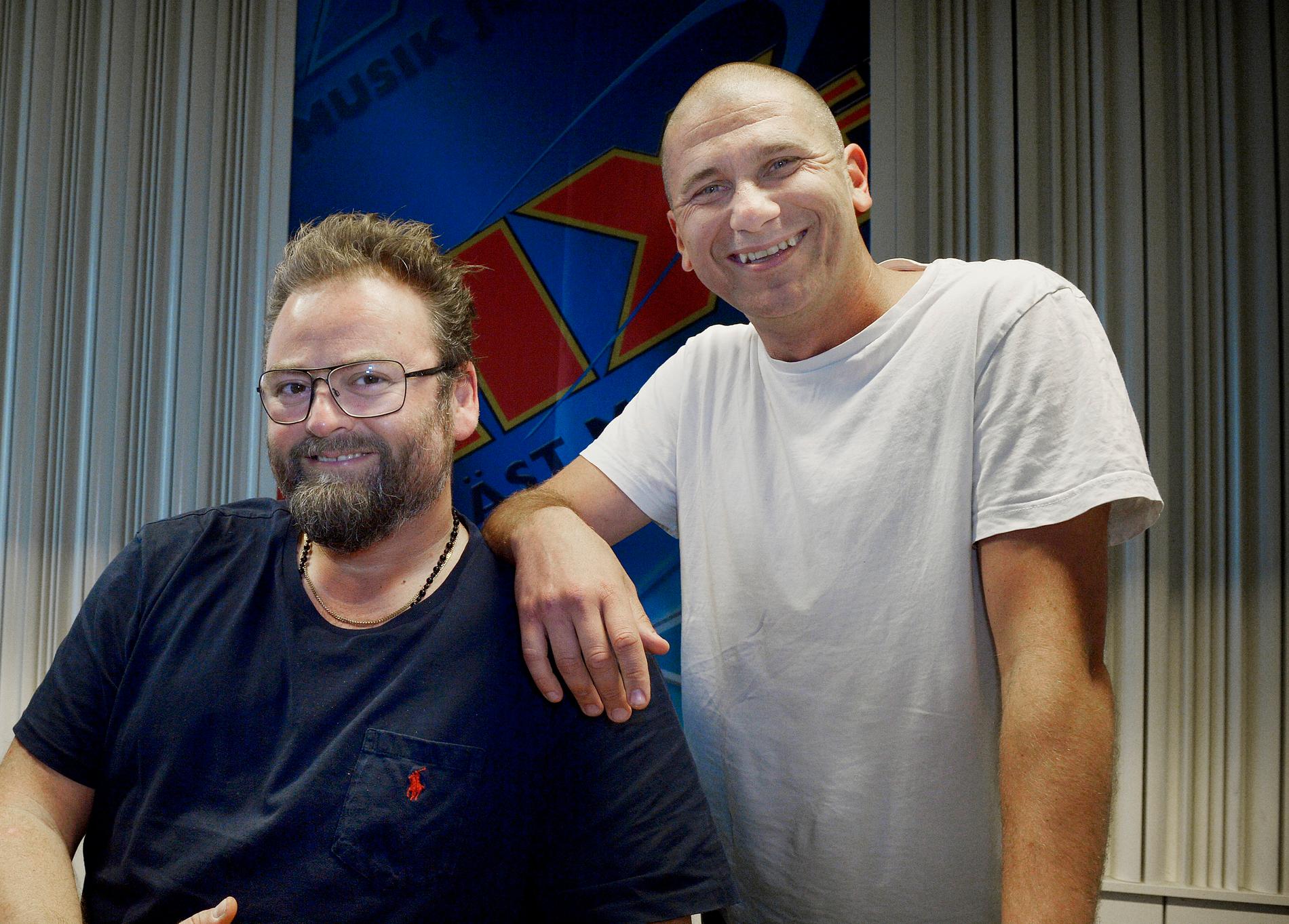 Adam Alsing och Markoolio gjorde morgonradio på Rix fm tillsammans.