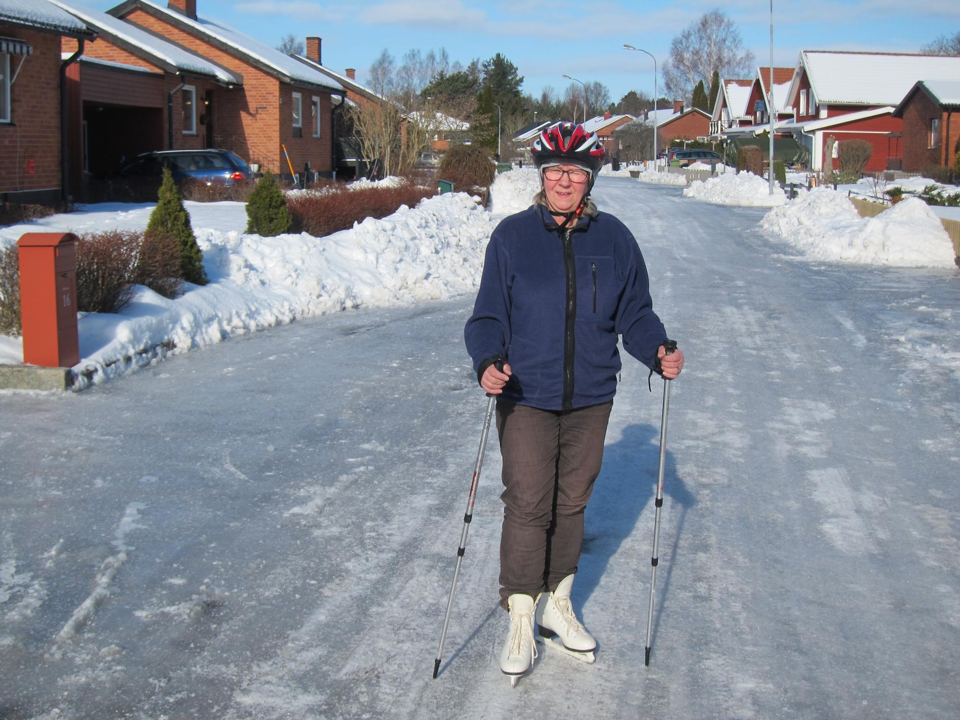Birgitta tröttnade på de isiga gatorna – och drog på sig skridskorna. 