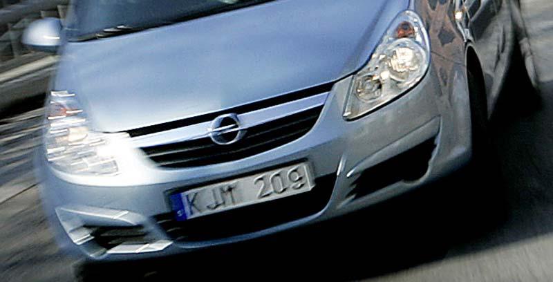 Opel Corsa är en av bilmodellerna som Lidl hoppas sälja över nätet.
