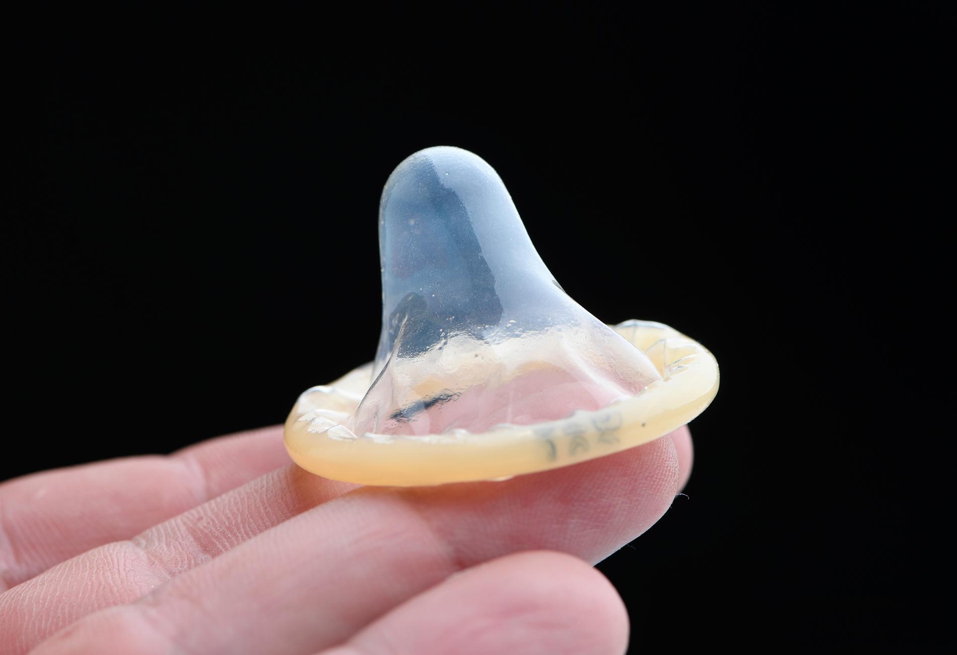 Kondom skyddar mot bland annat gonorré – en könssjukdom som ökar stadigt i Sverige. Arkivbild.