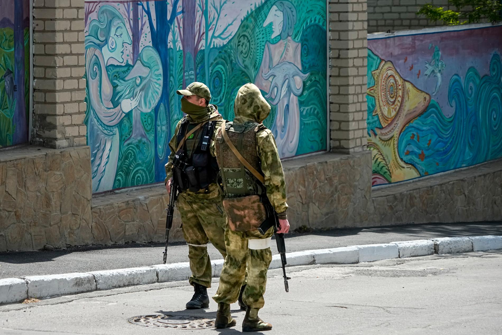 Ryska soldater i Cherson i maj i år. Bilden togs under en pressresa arrangerad av ryska försvarsdepartementet.
