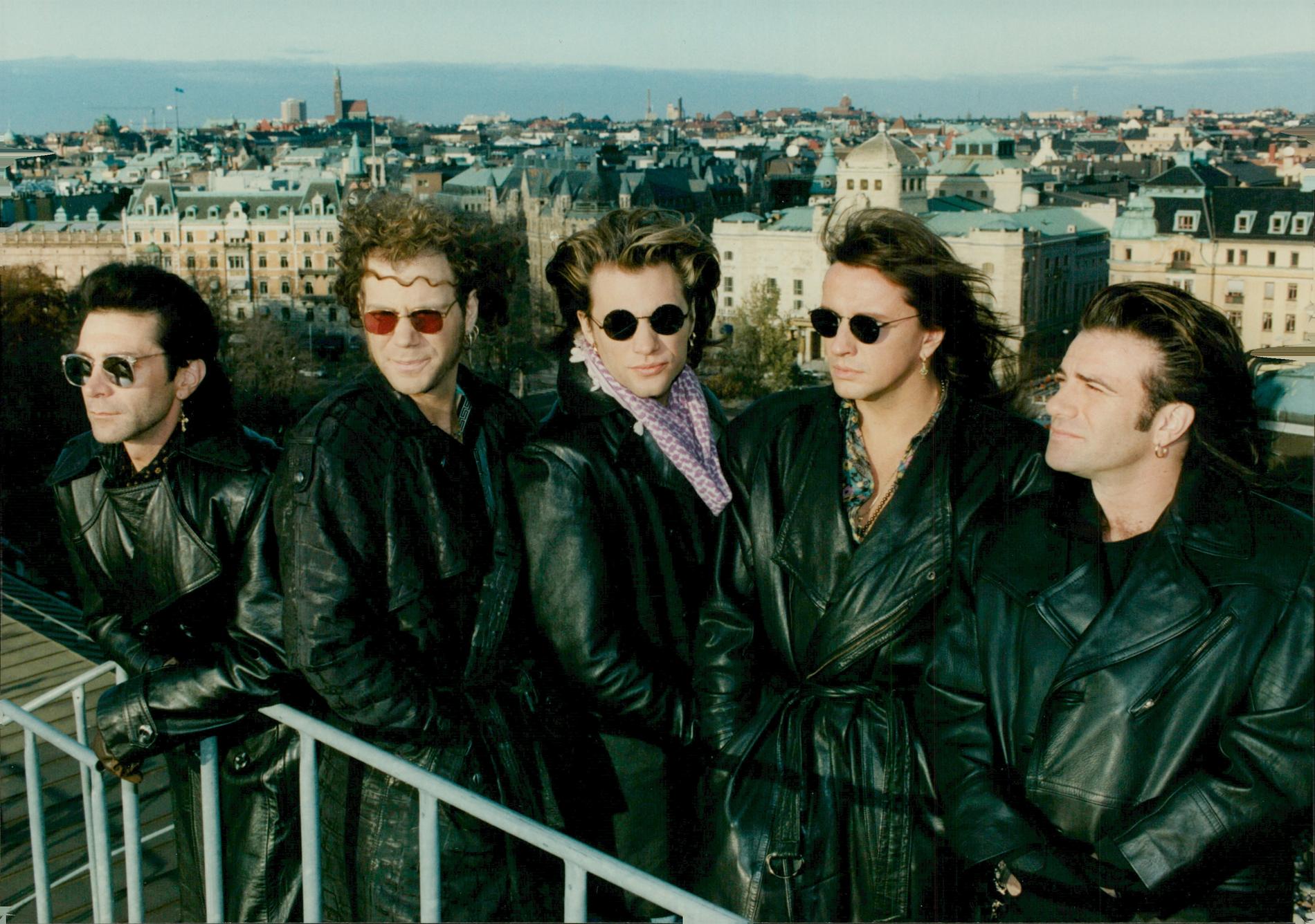 Rockbandet Bon Jovi på Hotell Strands tak i november 1992