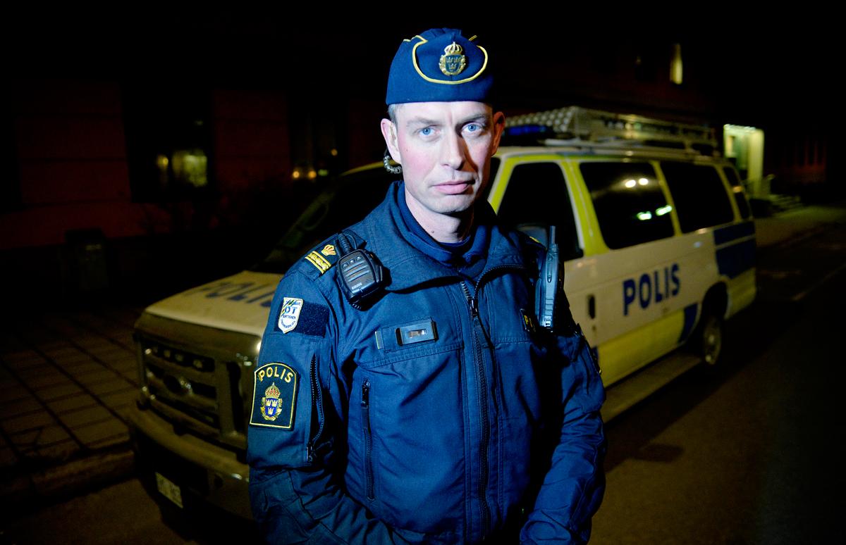 Patric Josefsson, en av poliserna som var med i polisbussen som utsattes för handgranatattack i fjol.