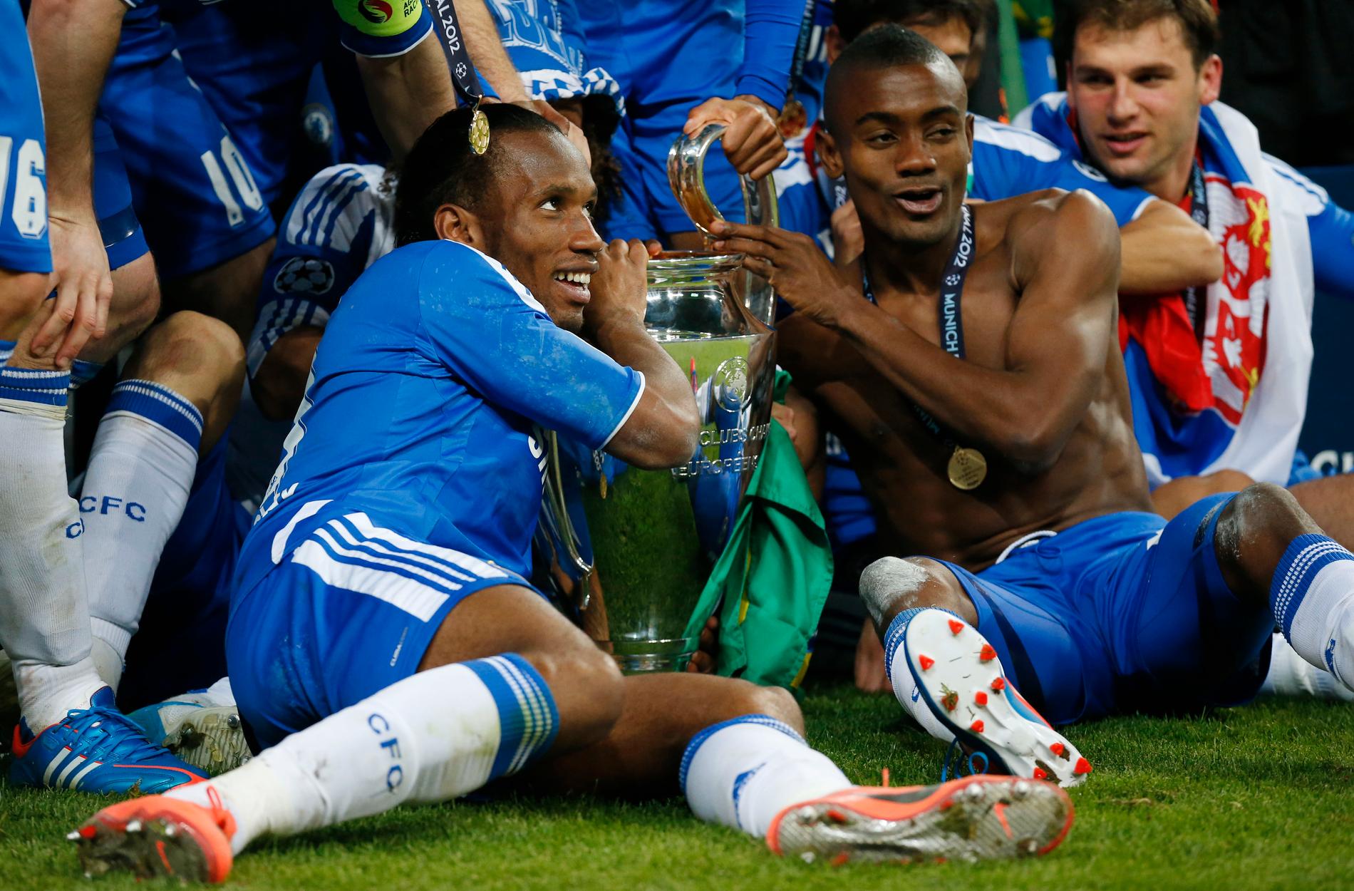 ”KUNGEN & KRONPRINSEN”. Didier Drogba och hans ivorianske arvtagare firar Champions League- titeln med Chelsea 2012.