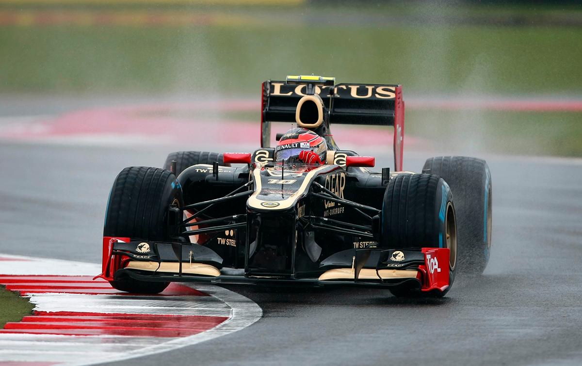 Lotus-föraren Romain Grosjean kan få köra för Renualt nästa säsong.