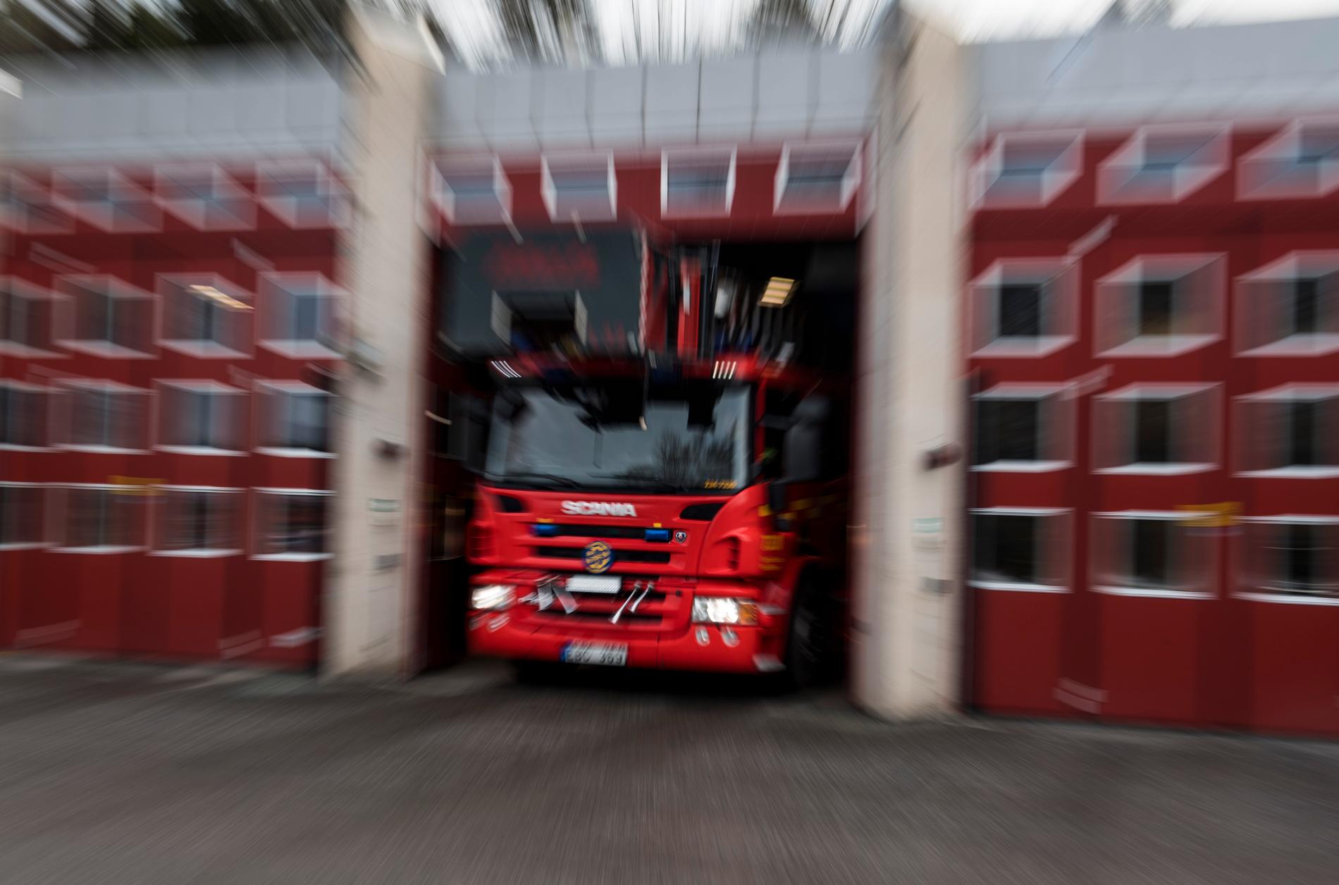 En brand bröt ut i en lägenhet i Mjölby efter det att en smäll hörts. Arkivbild.