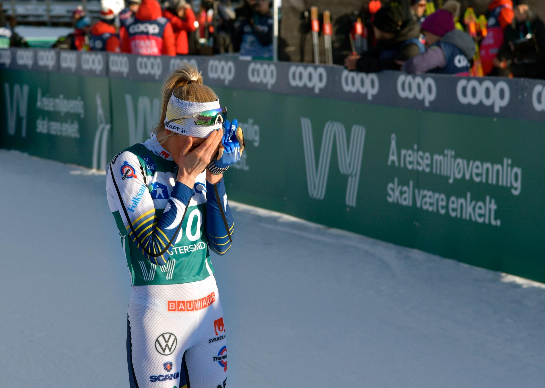 Frida Karlsson efter målgång i 10-kilometersloppet som inledde Ski Tour i Östersund på lördagen.
