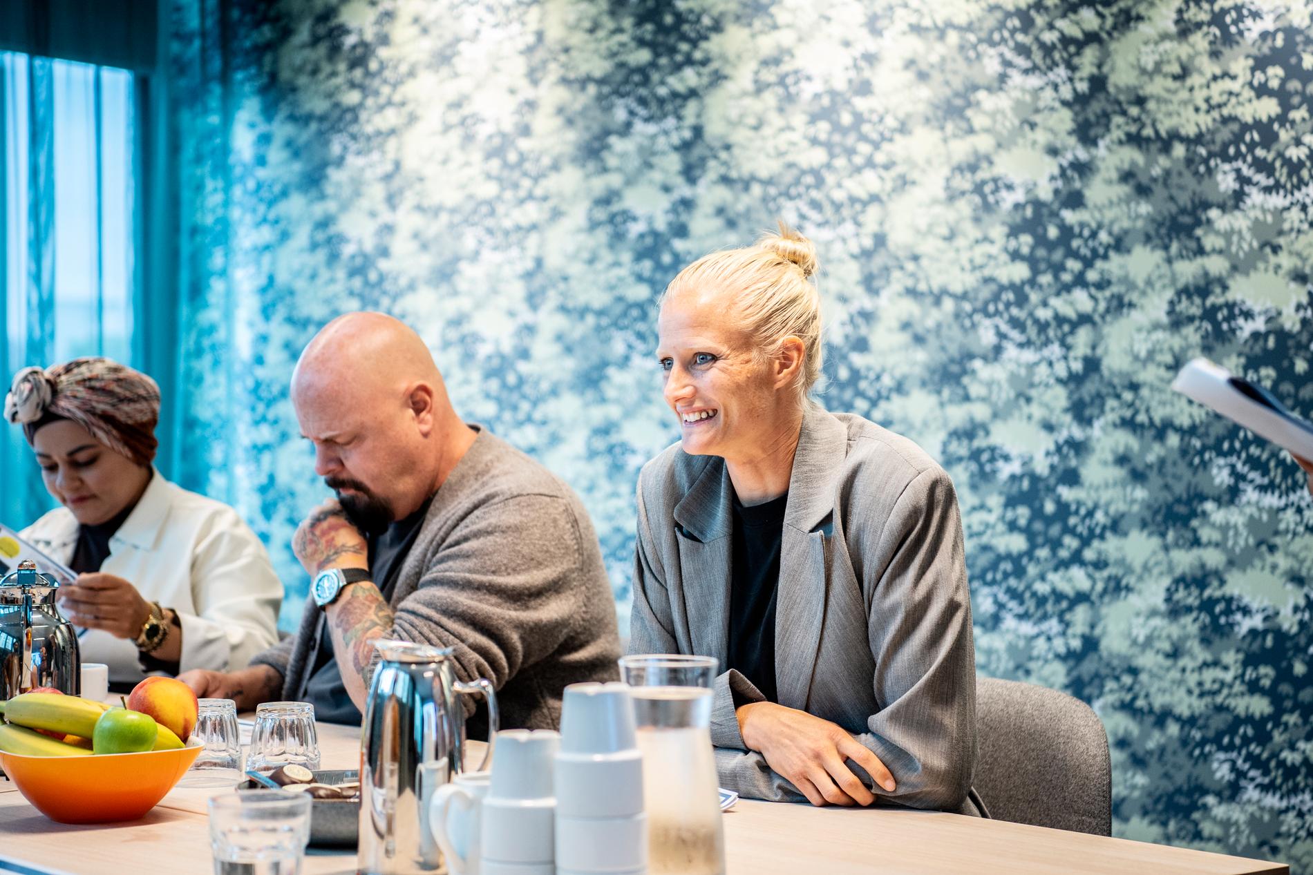 Carolina Klüft är ny medlem i Svenska hjältars jury. Bilden är från ett av juryns möten där kandidater diskuterades. 