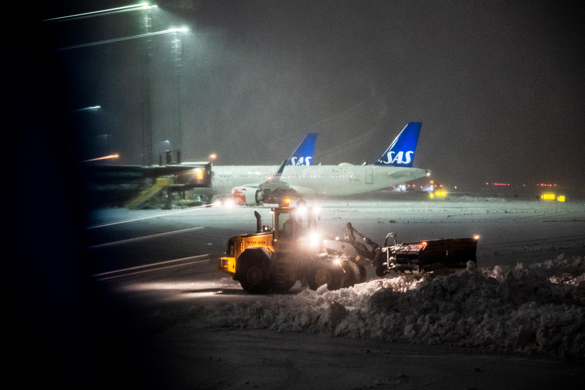 Det snöar på Arlanda. Början av januari 2021.