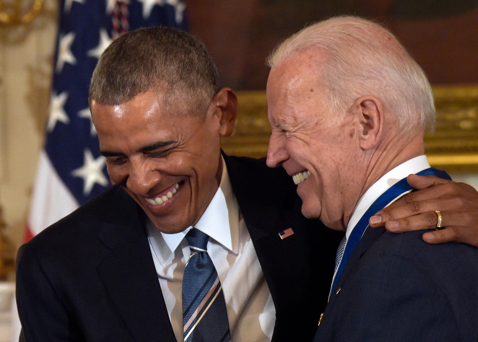 Dåvarande presidenten Barack Obama med nuvarande presidentkandidaten Joe Biden. 