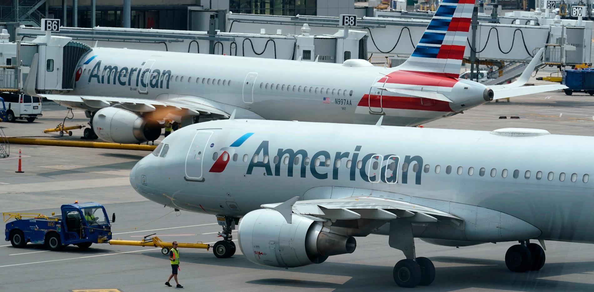 American Airlines chef Doug Parker säger att flygbolaget kommer agera för att passageraren som slog ner deras flygvärdinna ska ”åtalas så hårt som det är möjligt”. Arkivbild.