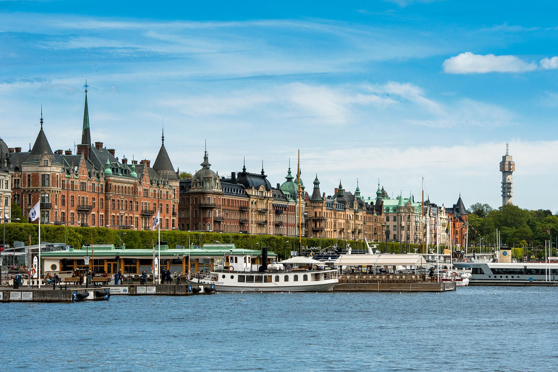 Strandvägen i Stockholm är en av de dyraste adresserna att köpa bostadsrätt på, enligt en färsk sammanställning. Arkivbild.