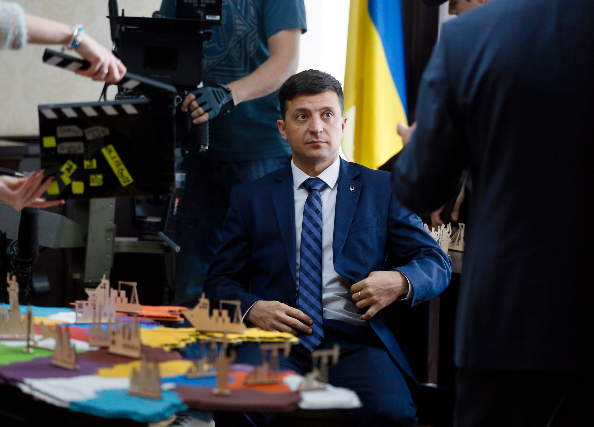Volodymyr Zelenskyj i rollen som lärare som plötsligt blivit president i tv-serien "Folkets tjänare". Arkivbild.