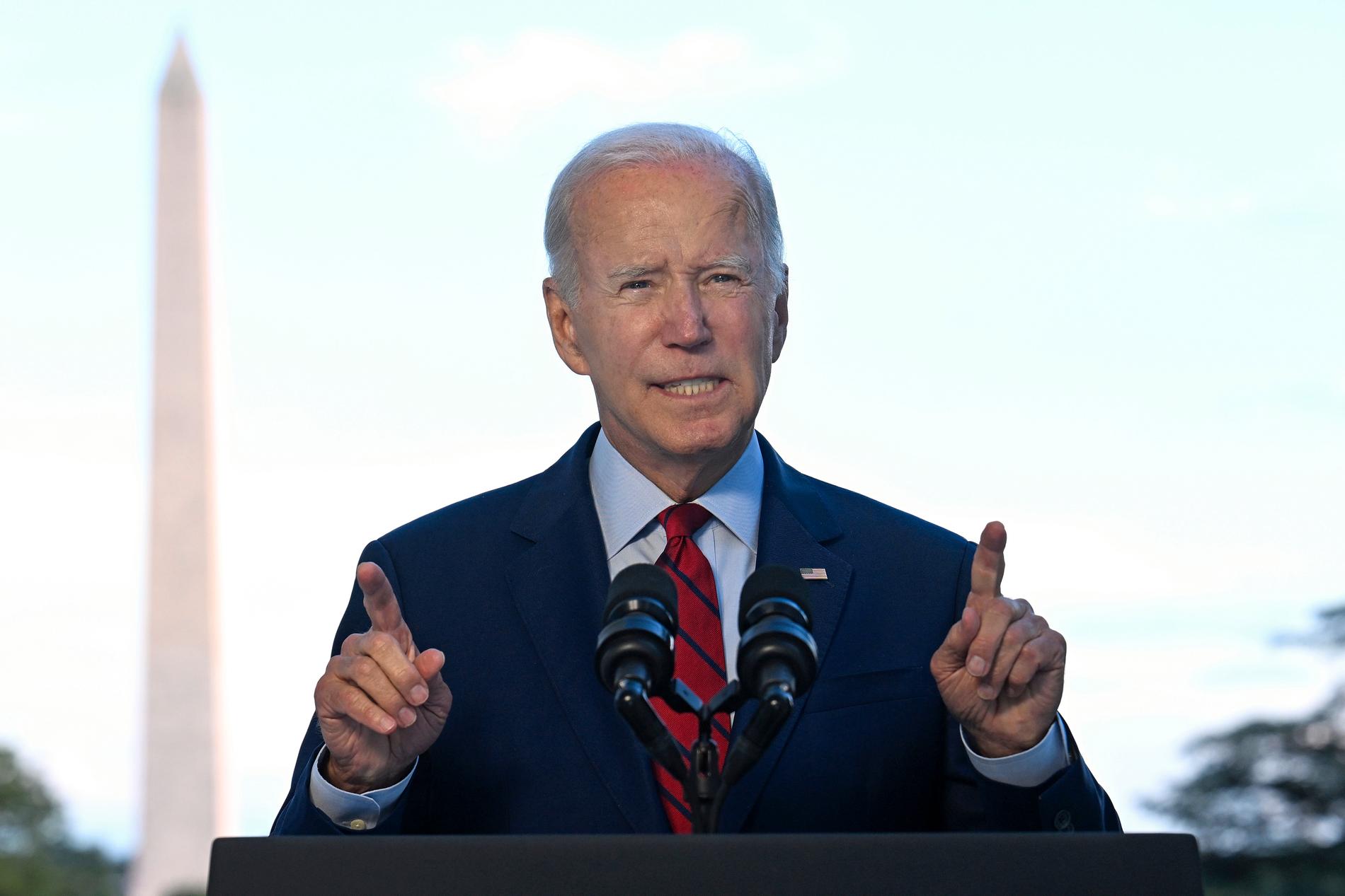 ”Joe Biden har med pandemin som svepskäl vidtagit åtgärder för att minska invandringen. Istället slås rekord i illegala invandrare som tar sig över gränsen från Mexiko.”