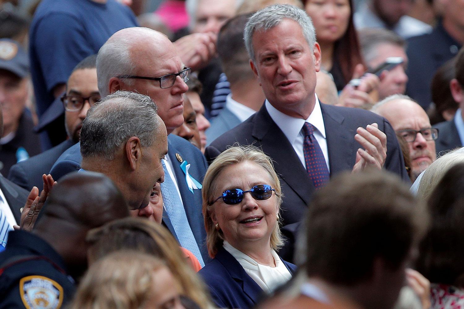 Hillary Clinton med bland andra New Yorks borgmästare Bill de Blasio.