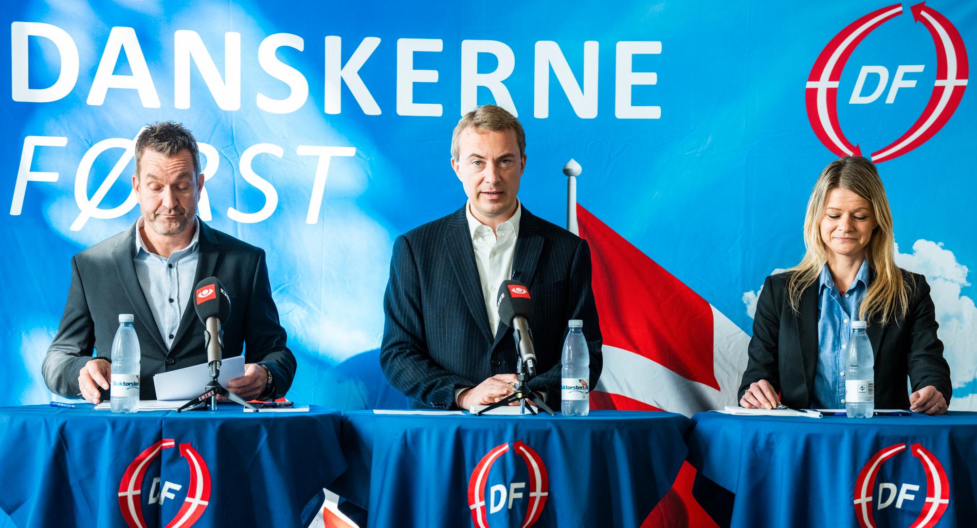  DF:s  partiordförande Morten Messerschmidt tillsammans med partikollegorna Hans Blaaberg och Majbritt Birkholm presenterade partiets rätts- och invandringspolitik i Landstingssalen på Christiansborg i söndags. 