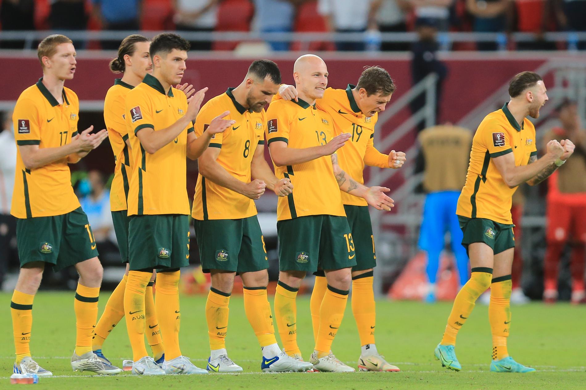Australien firar att VM-platsen är säkrad, efter straffdramatik mot Peru.