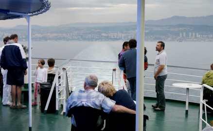 Färjan Marco Polo går mellan Rijeka och Split. Att ta båten mellan öarna och fastlandet är smidigt – och billigt.