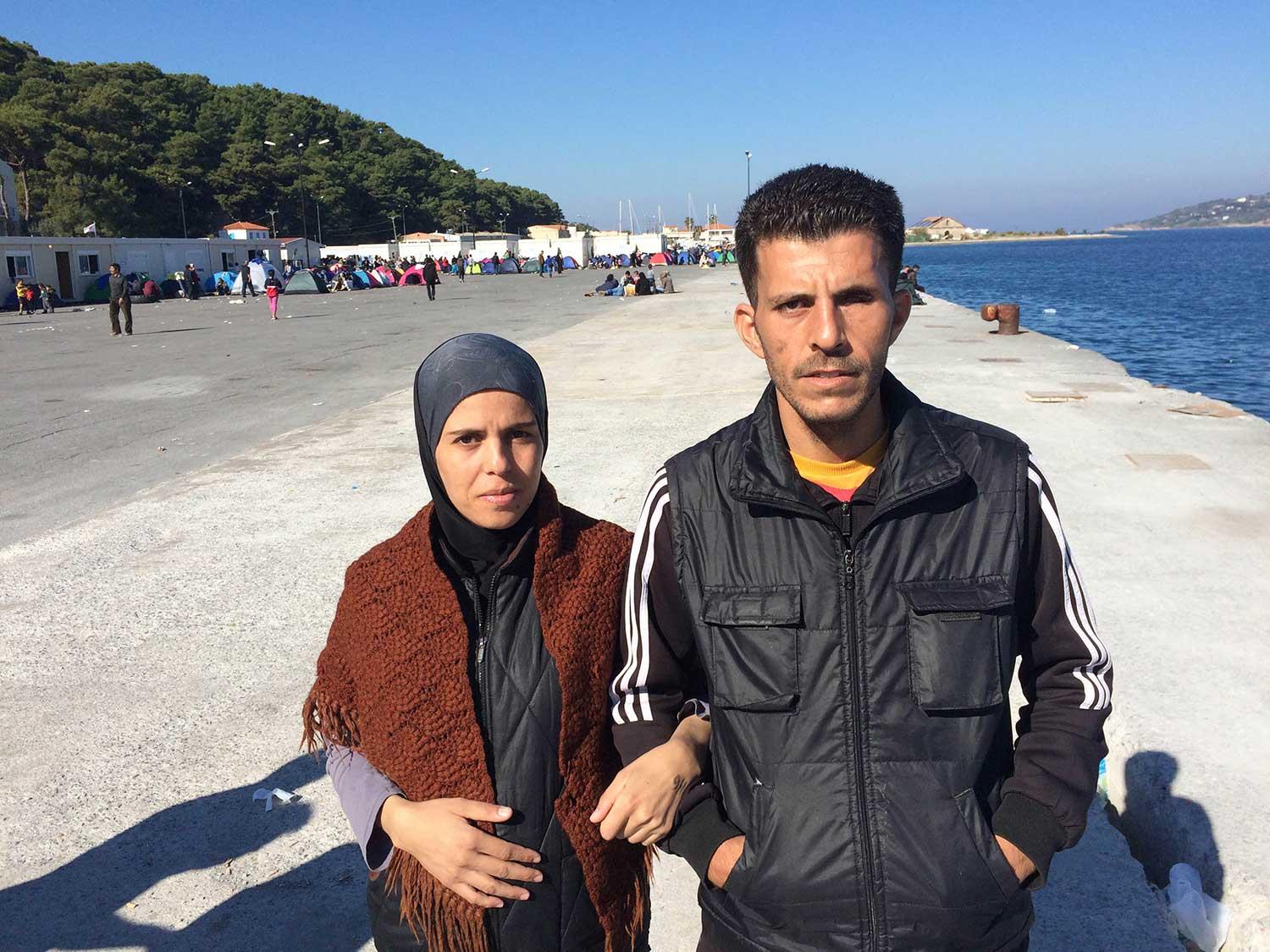 Jasmine al-Qorani och maken Derar ALi i lägret på Samos.