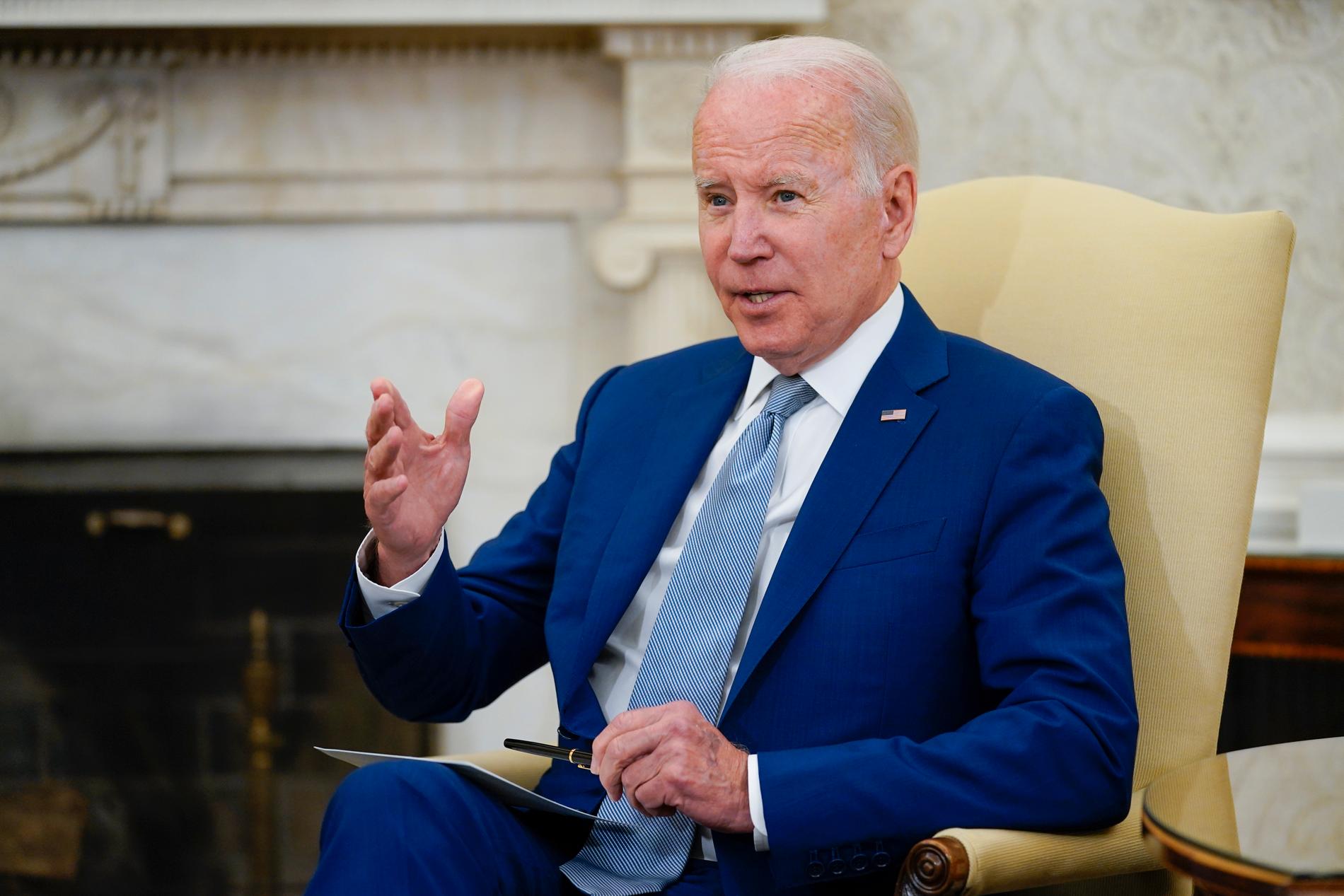 I en artikel i New York Times förklarar Joe Biden varför USA tänker skicka kraftfullt artilleri till Ukraina.