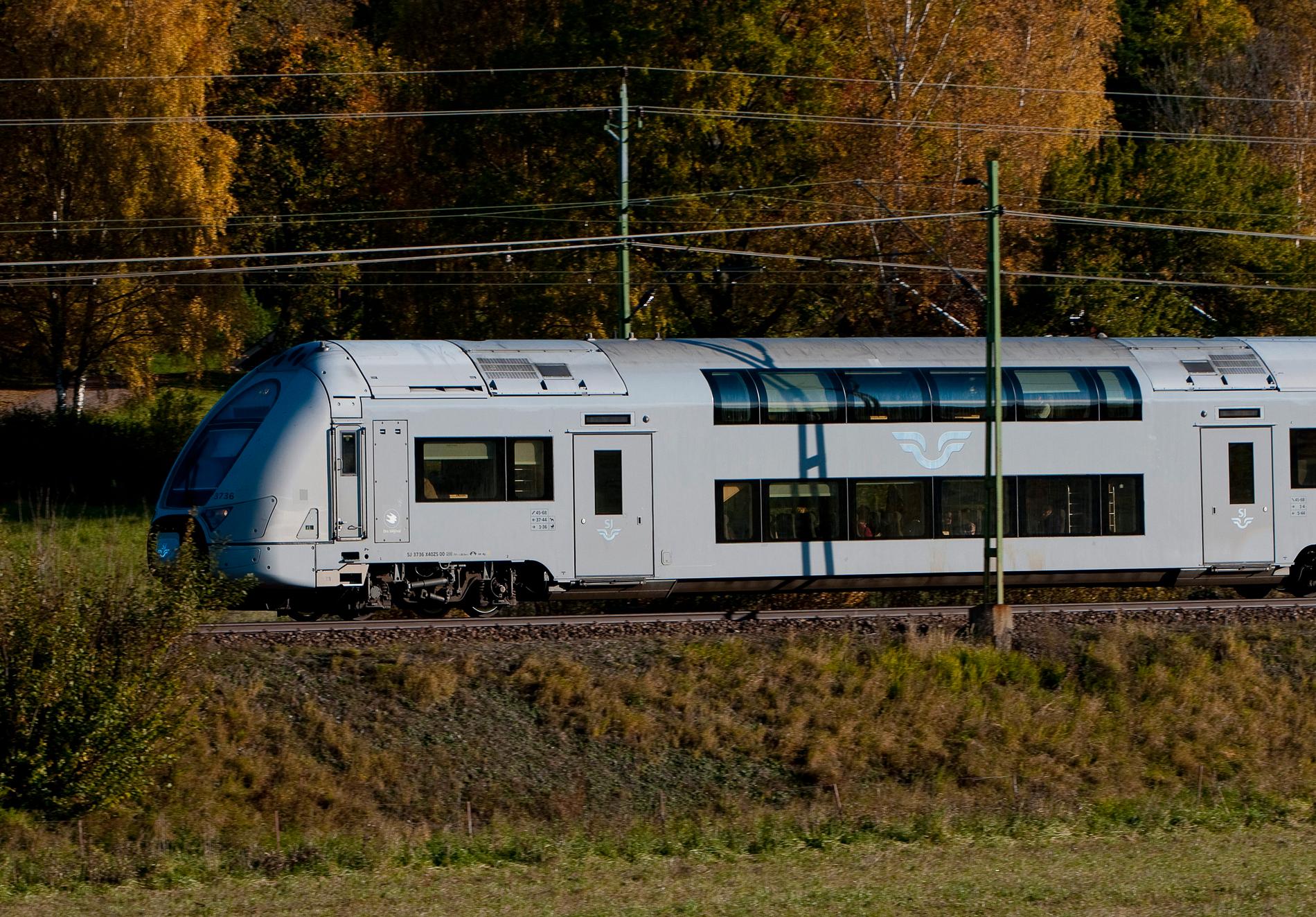 Ett av SJ:s regionaltåg som rullar i Mälardalen. Arkivbild.