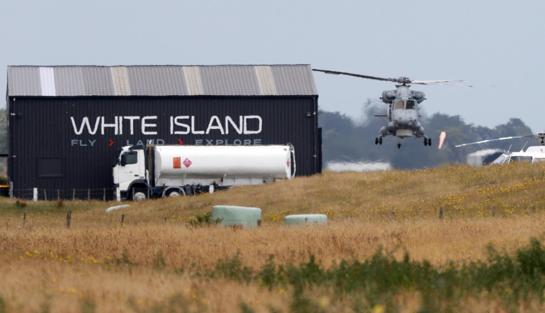 En helikopter tillhörande flottan i samband med uppdraget att återföra kropparna som blev kvar på White Island efter vulkanutbrottet.