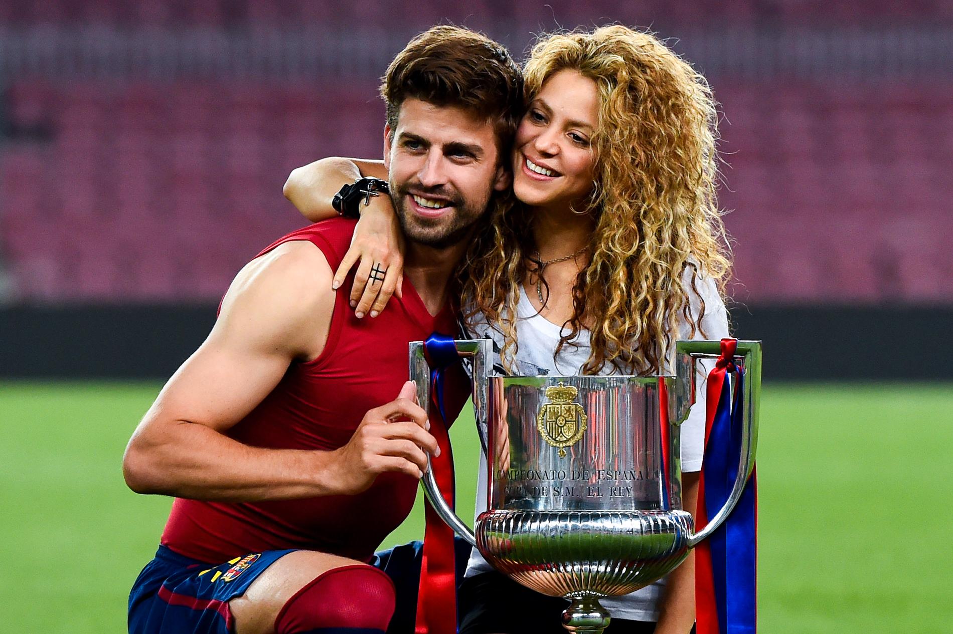 Barcelonalegendaren och spanske världsmästaren Gerard Piqué och världsartisten Shakira uppges separera. 