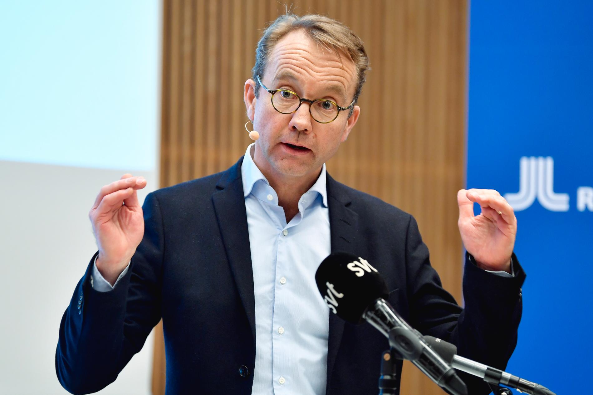Björn Eriksson, hälso- och sjukvårdsdirektör i Region Stockholm, under en pressträff på fredagen.