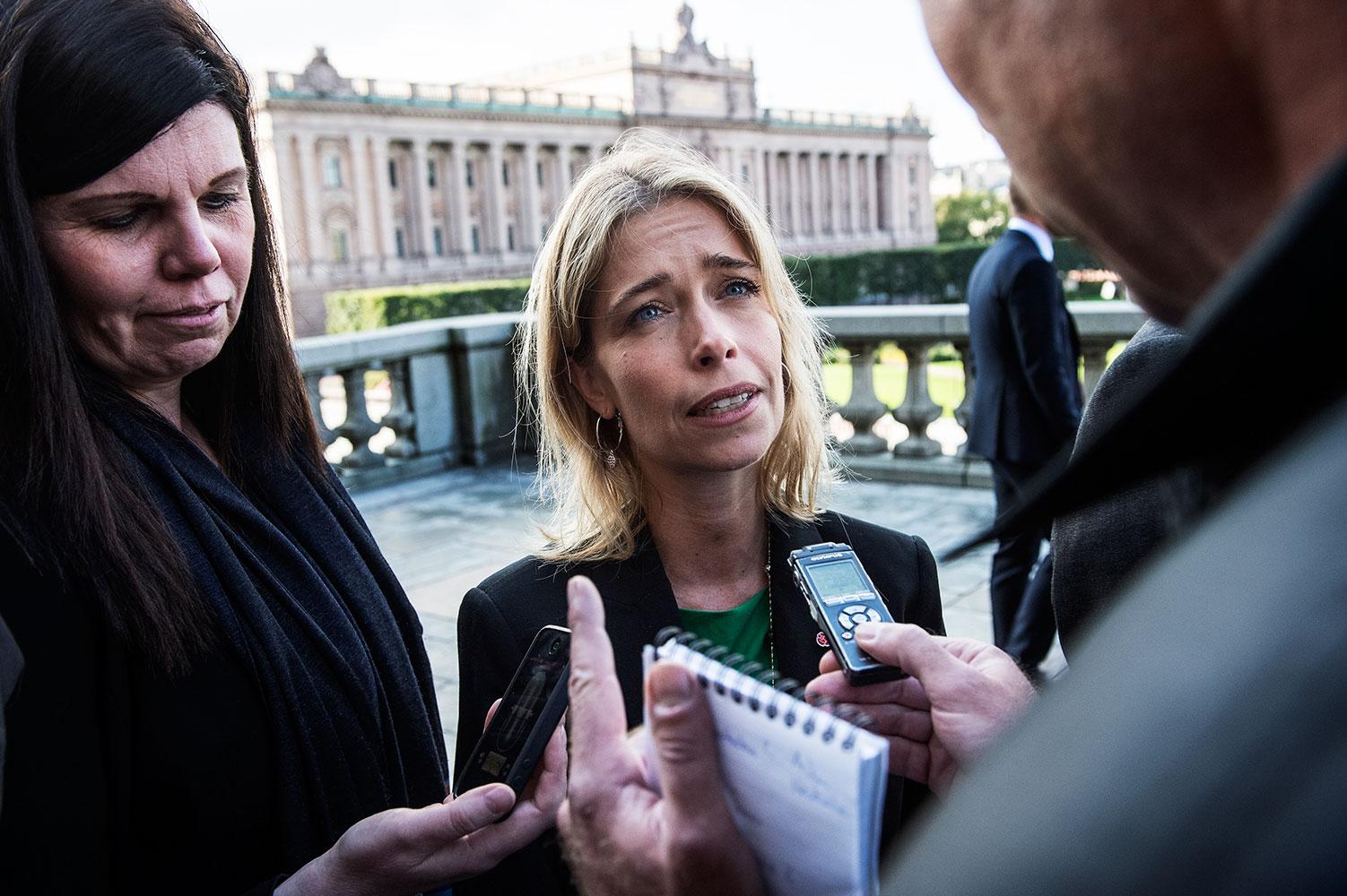 Vill. Socialförsäkringsminister Annika Strandhäll (S) tänker lägga en proposition i riksdagen om att avskaffa vårdnadsbidraget.