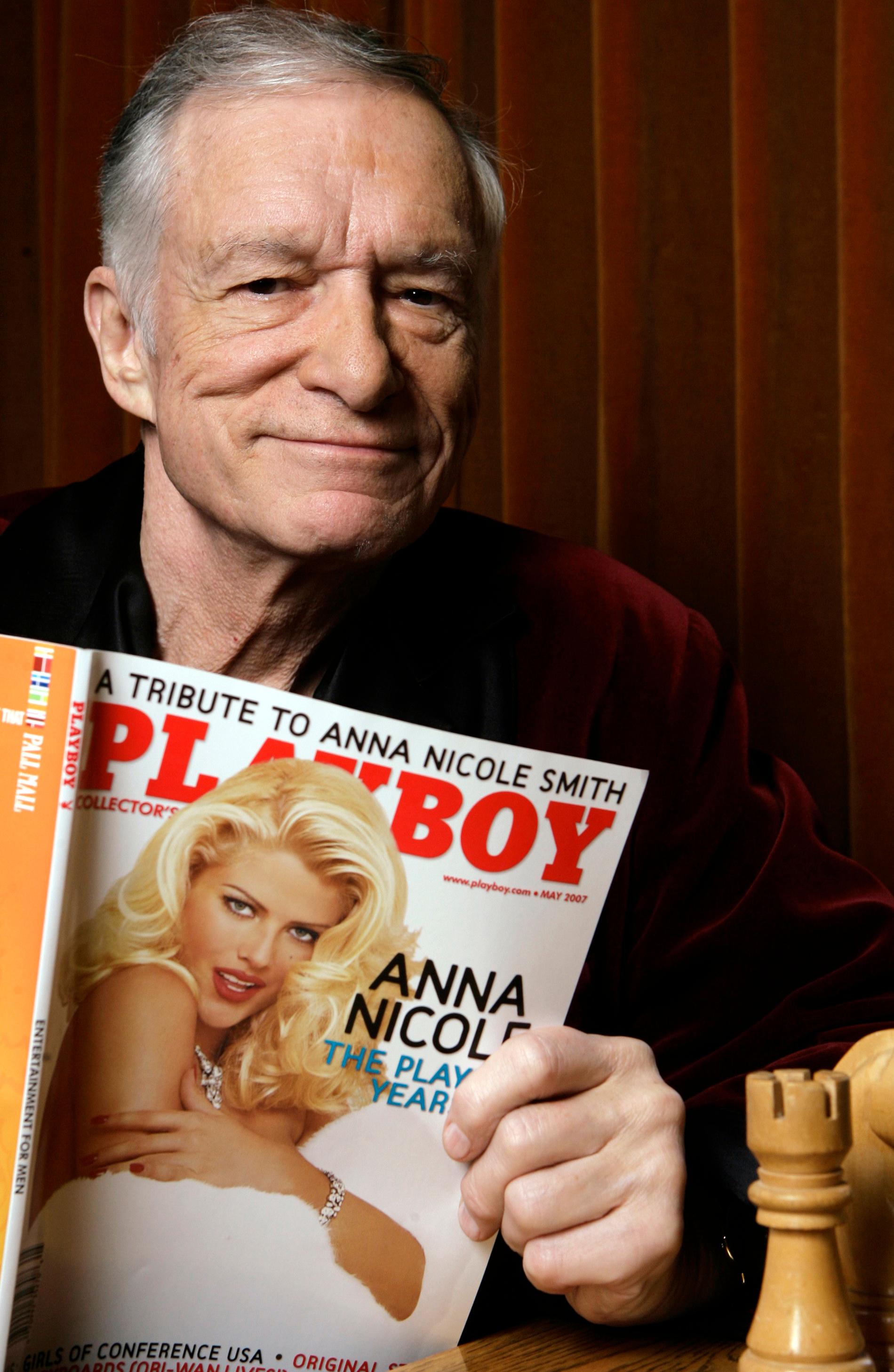 Hugh Hefner annonserade 2007 att Playboy inte längre skulle ha helnakna foton i sin tidning. 