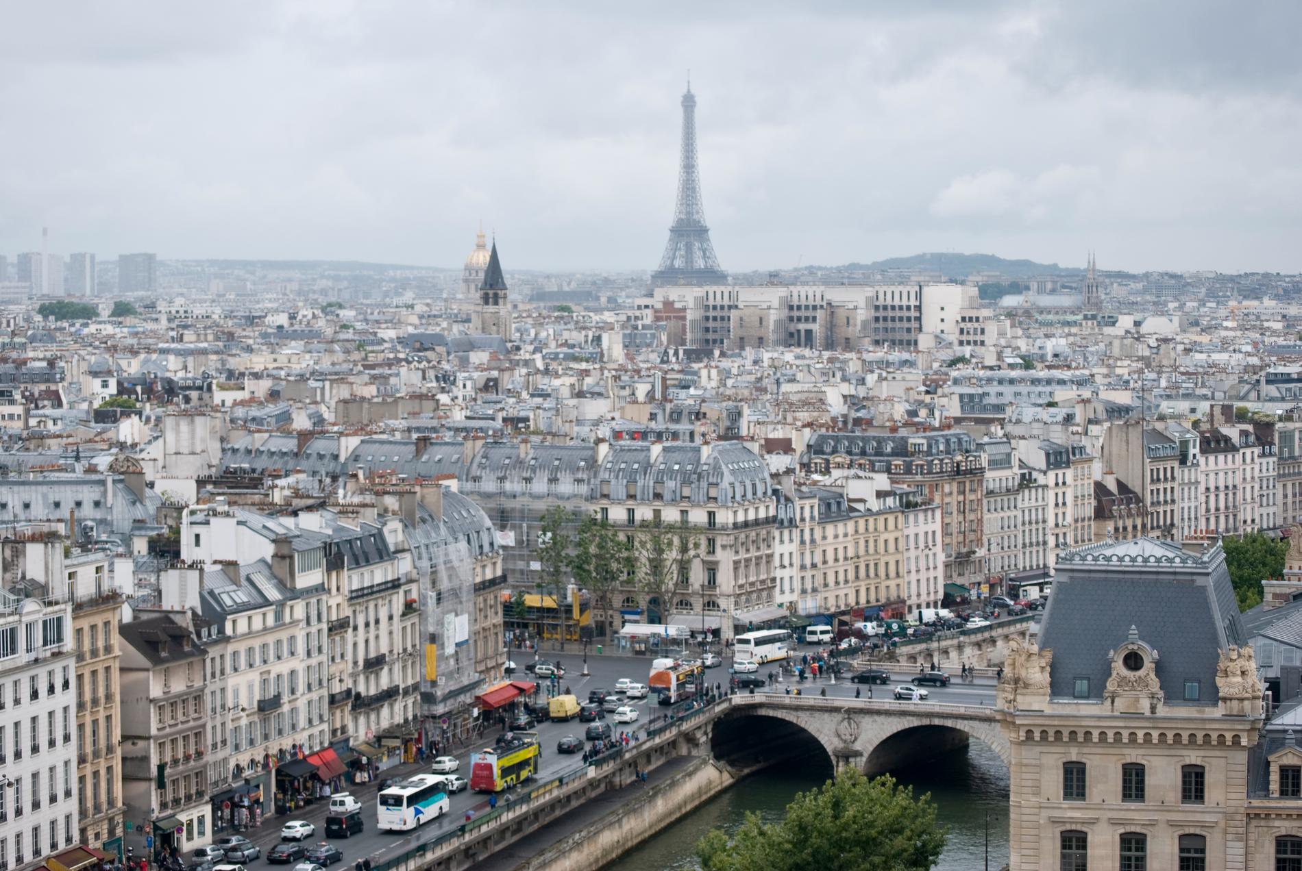 Ett ökat antal turistbussar oroar Parisborna. 