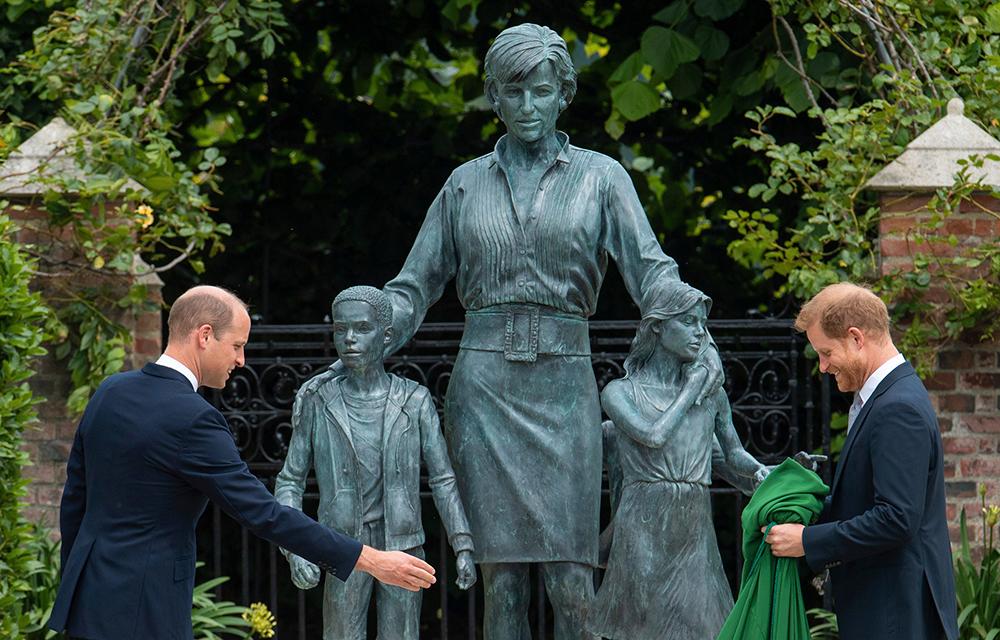 Bröderna William och Harry träffades senaste gången privat i samband med att de avtäckte en staty av sin mamma prinsessan Diana sommaren 2021. 