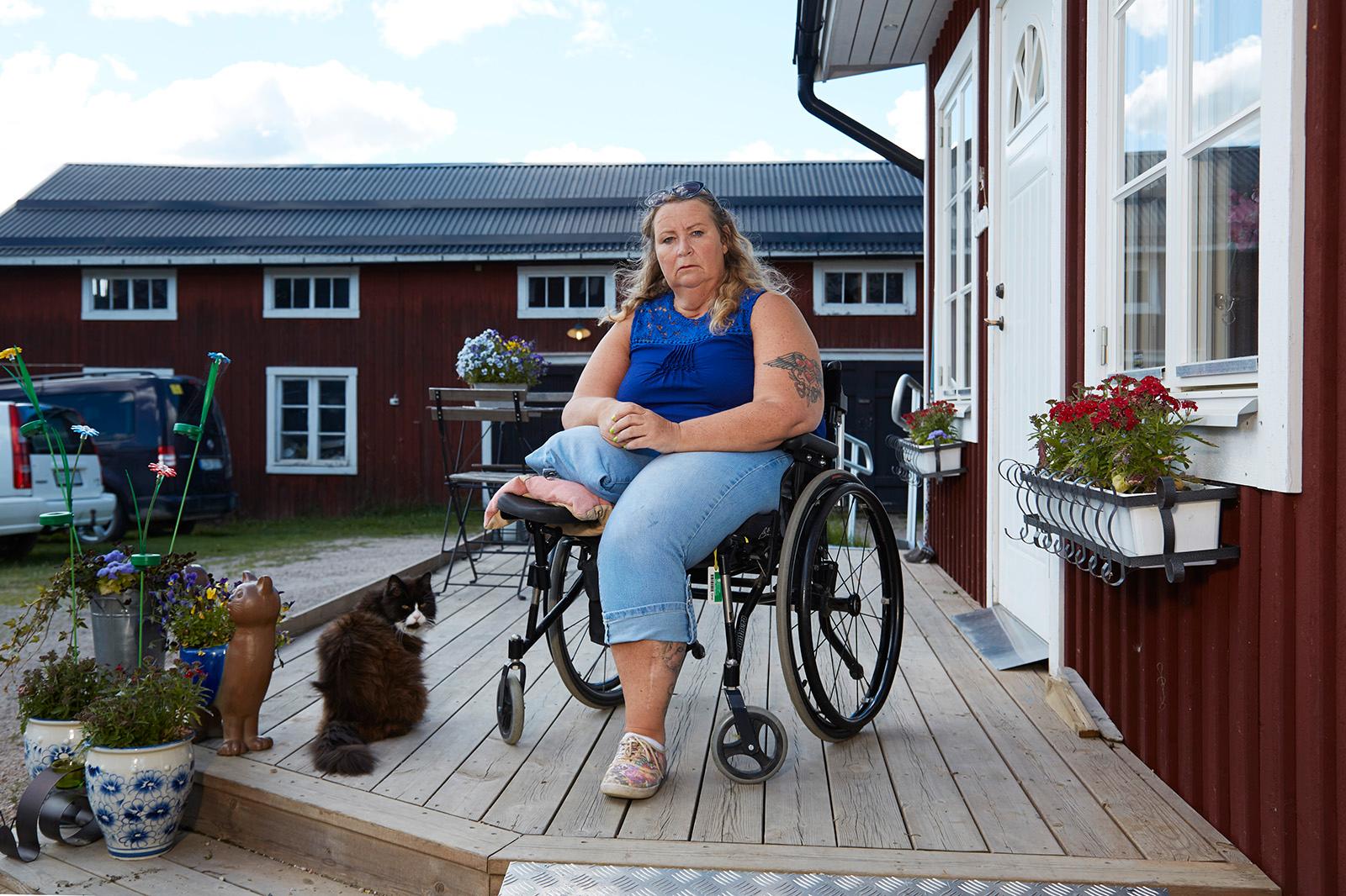 Annica Hedörn, 53, menar att deckarförfattaren Emelie Schepp stulit hennes liv.