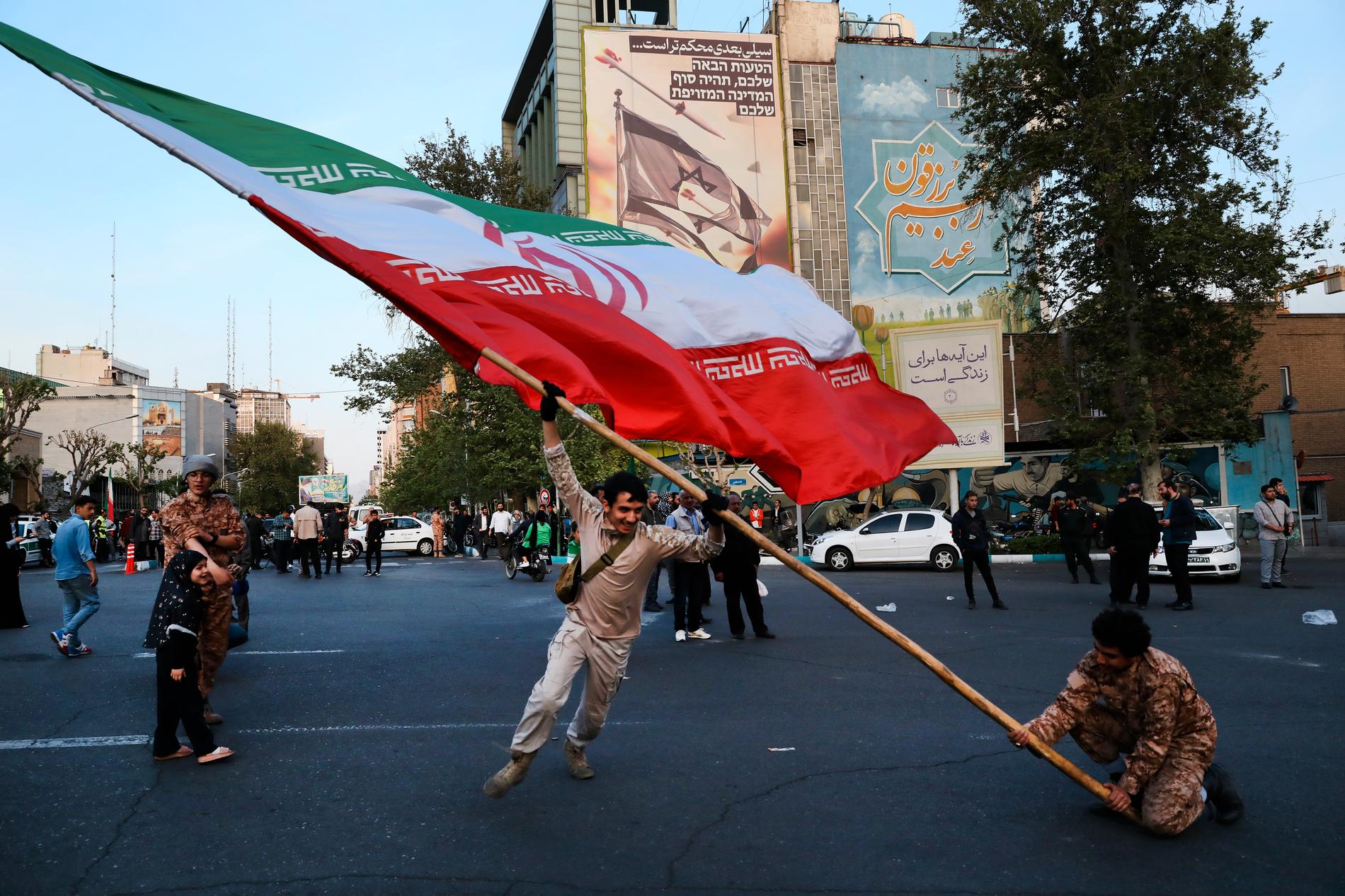 Anti-israeliska demonstranter har samlats i Teheran under måndagen. 