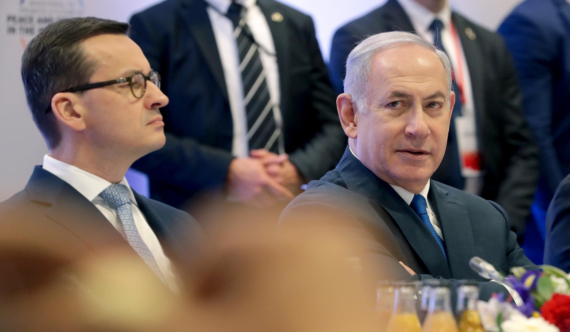Polens premiärminister Mateusz Morawiecki tillsammans med sin israeliske kollega Benjamin Netanyahu vid ett möte i Warszawa. Arkivbild.