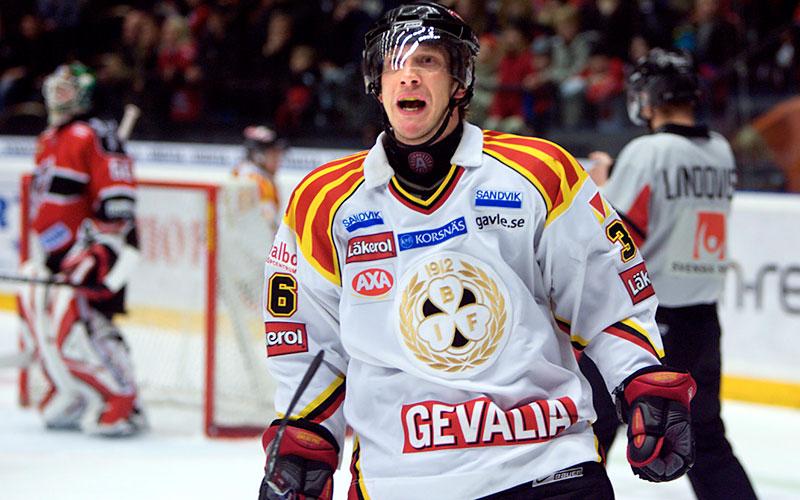 Mikael Lind under hockeykarriären.