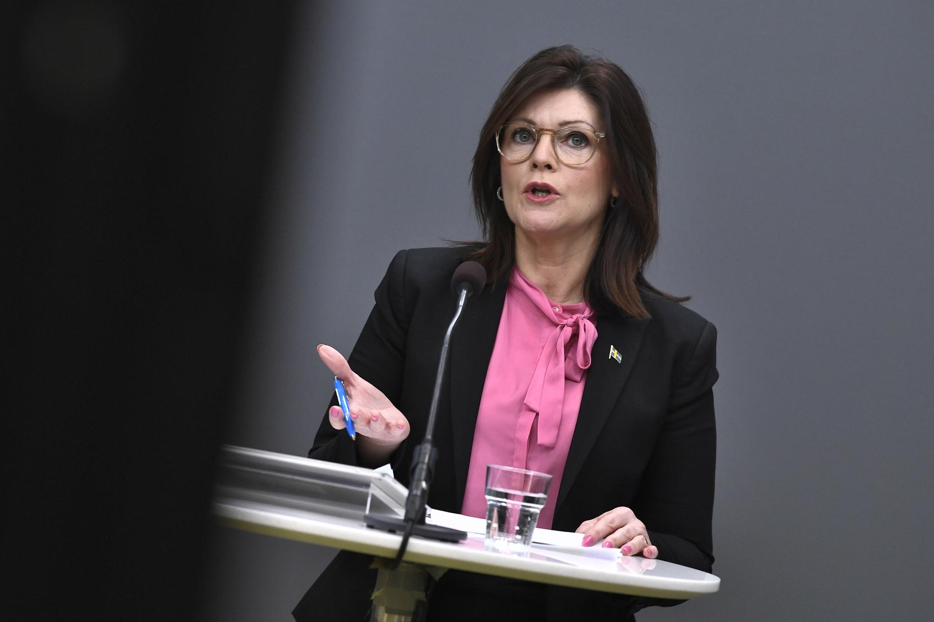 Arbetsmarknadsminister Eva Nordmark (S) har nu lagt fram hur utredningsarbetet kring las ska fortsätta.