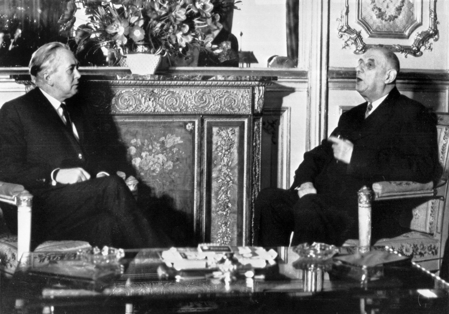 Storbritanniens premiärminister Harold Wilson och Frankrikes president Charles de Gaulle i ett möte 1967. De Gaulle sade länge nej till brittiskt medlemskap i dåvarande EG.