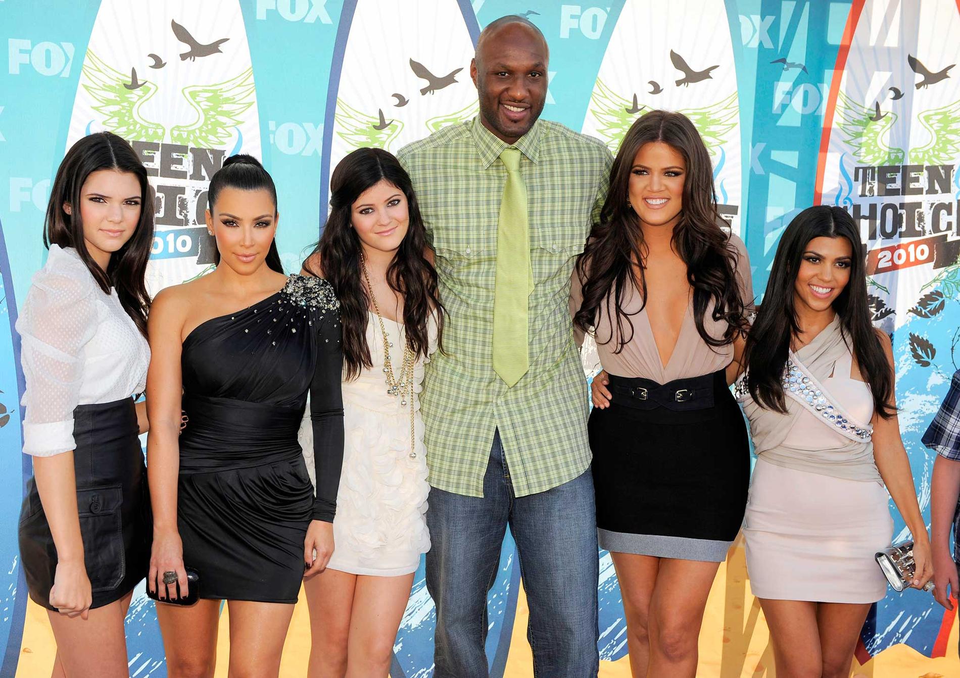 Lamar Odom omgiven av (från vänster) Kendall Jenner, Kim Kardashian, Kylie Jenner, Khloé Kardashian och Kourtney Kardashian. Fotot togs 2010.