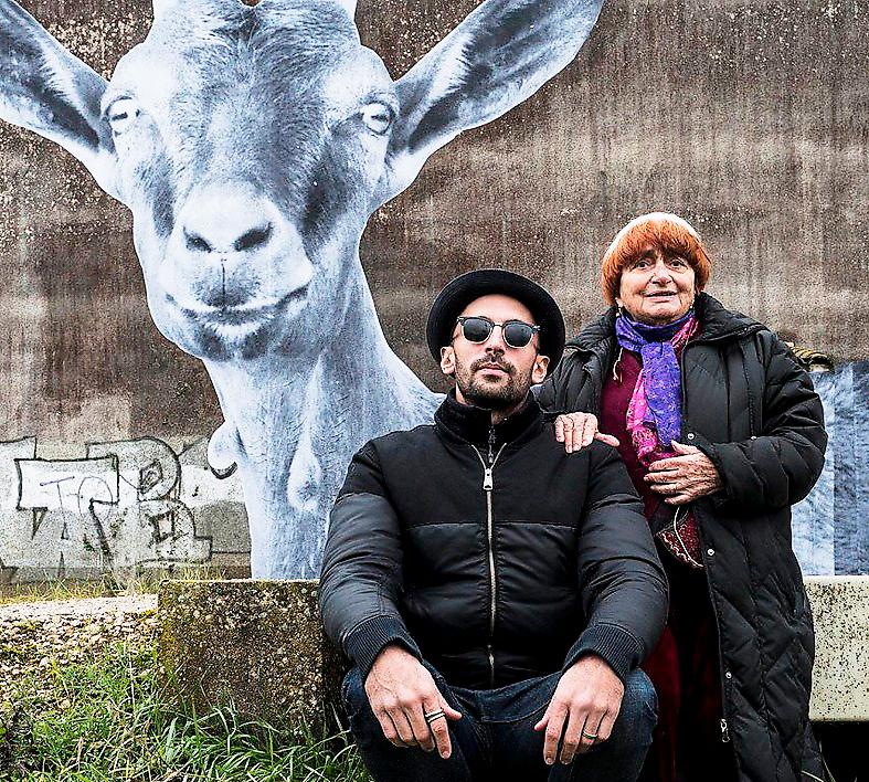 Regissören Agnès Vardas och street art-artisten JR avbildar folk på landet i dokumentären ”Faces places”.