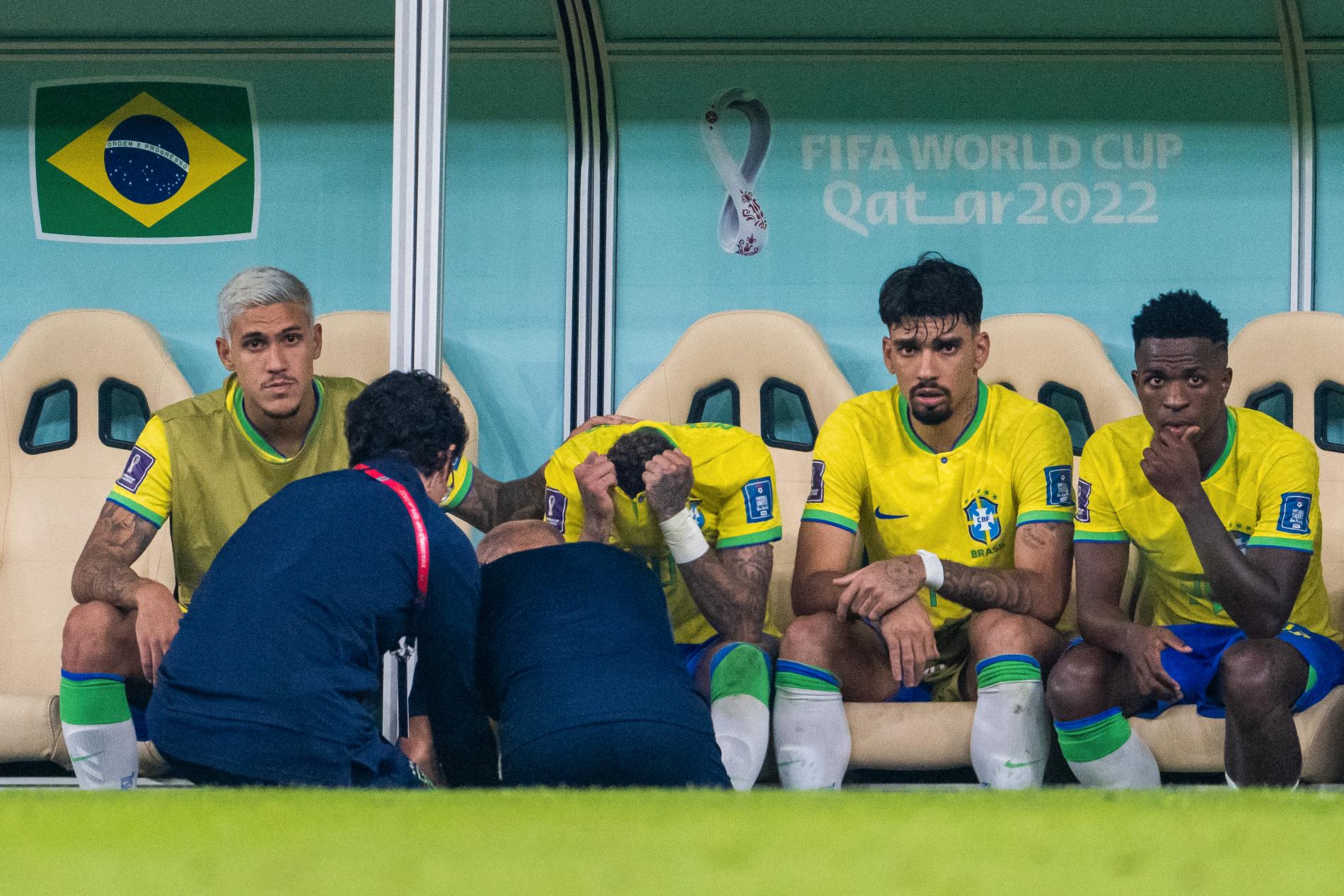 Neymar missar Brasiliens återstående matcher i gruppspelet i fotbolls-VM 2022. 